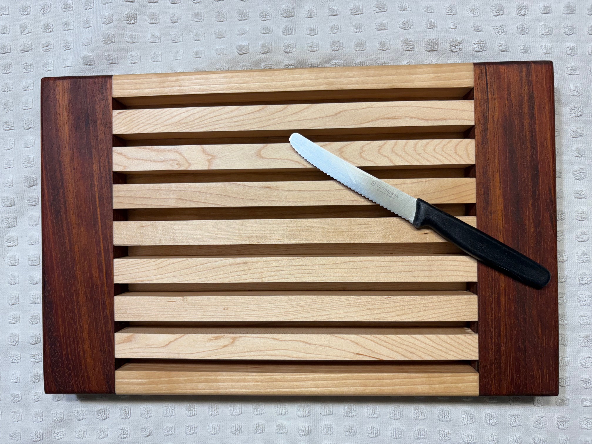 Planche pour couper le pain crouté